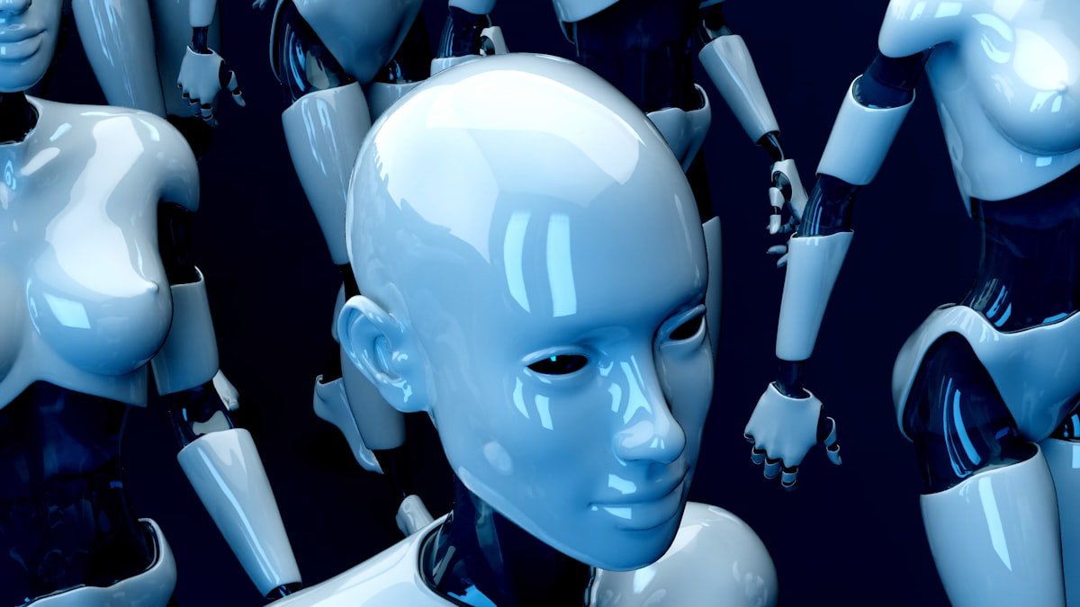 Photo by julien Tromeur on Unsplash. Source: https://unsplash.com/photos/glossy-white-humanoid-robots-6UDansS-rPI (Unsplash License).