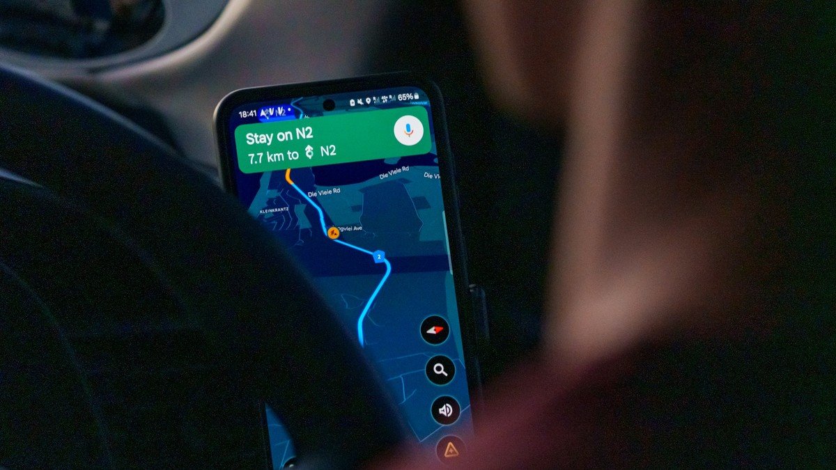 Photo by Ed Wingate on Unsplash. Source: https://unsplash.com/photos/jb-LAz1hGog (Unsplash License). A phone showing a navigation map inside a vehicle.