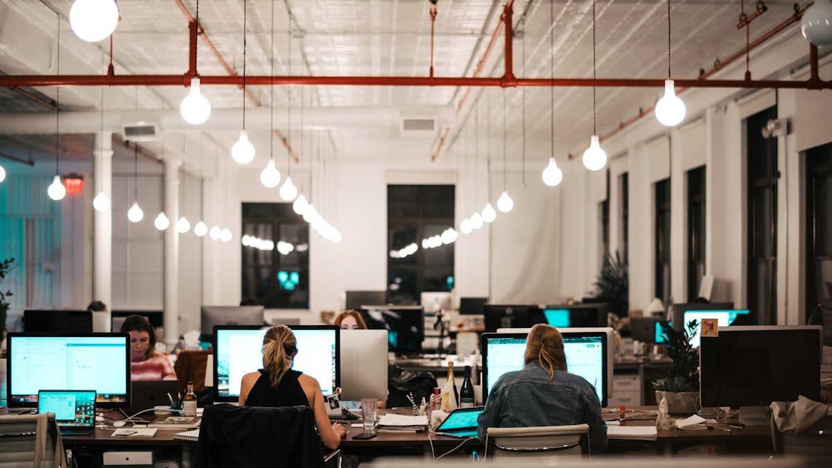 Photo by Israel Andrade on Unsplash. Source: https://unsplash.com/photos/people-sitting-on-chair-in-front-of-computer-YI_9SivVt_s (Unsplash License).