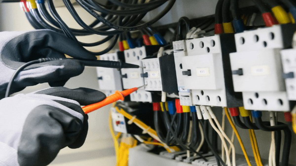 Electrician testing an electrical panel with a multimeter. Photo by Toolmash Expo on Unsplash. Source: https://unsplash.com/photos/electrician-testing-electrical-panel-with-multimeter-PkHf7BUWbtk (Unsplash License).