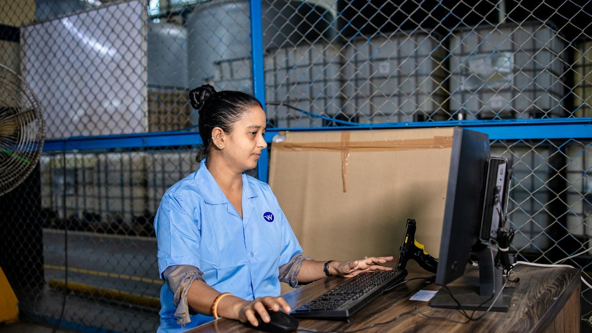 Photo by EqualStock on Unsplash. Source: https://unsplash.com/photos/woman-working-on-computer-in-a-warehouse-73aG6D6VH0c (Unsplash License).