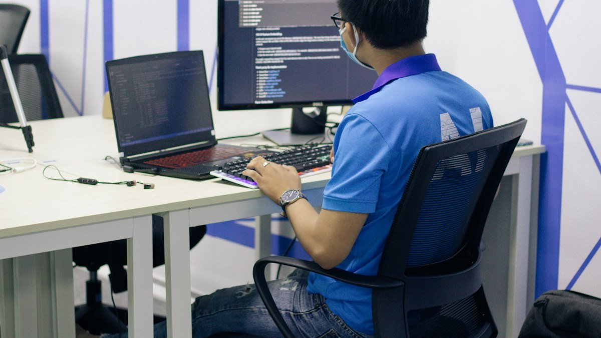 Photo by Nguyen Dang Hoang Nhu on Unsplash. Source: https://unsplash.com/photos/boy-in-blue-t-shirt-sitting-on-black-office-rolling-chair-in-front-of-computer-F-5UxARmads (Unsplash License).