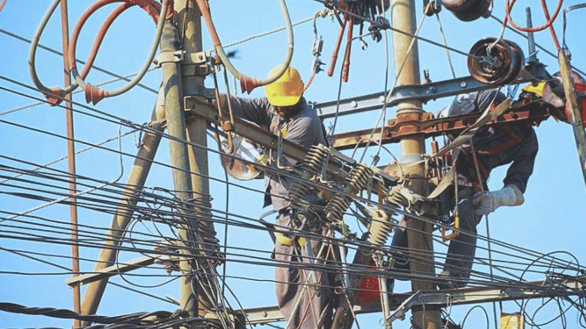 Photo by MB LAL on Unsplash. Source: https://unsplash.com/photos/a-man-working-on-an-electrical-pole-27Gn7SqDhgM (Unsplash License).