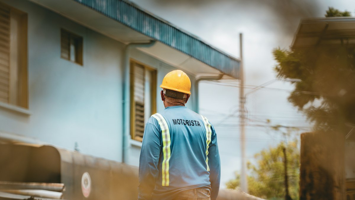 Photo by Mario Spencer on Unsplash. Source: https://unsplash.com/photos/worker-in-hard-hat-and-safety-vest-looks-away-l2f5TXCP2TE (Unsplash License).
