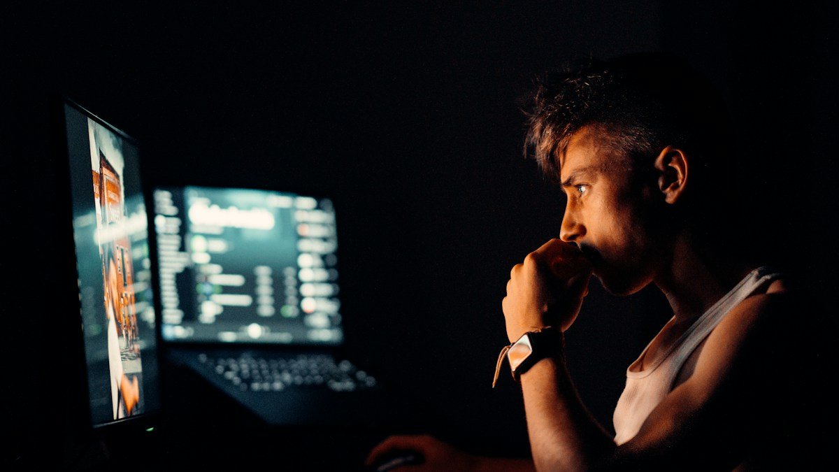 Photo by Charles Asselin on Unsplash. Source: https://unsplash.com/photos/woman-in-black-tank-top-sitting-in-front-of-computer-m8xBv2gkU7U (Unsplash License).